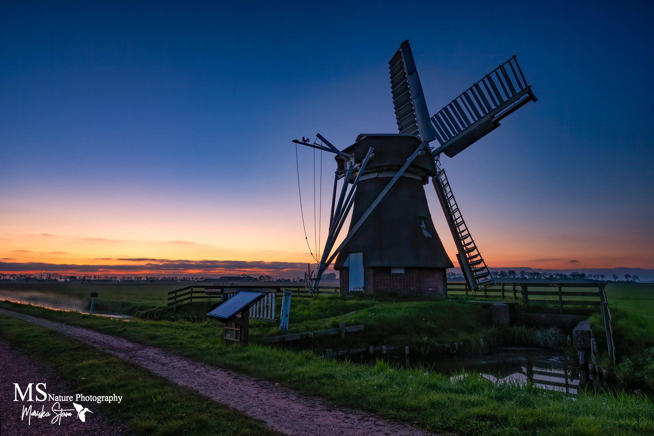 Molenlandschap van diverse kanten belicht…